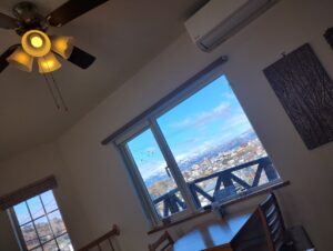 Café谷地坂　店舗の中からの景色