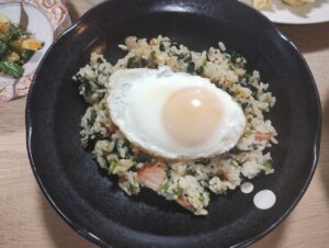七飯町　にじいろファーム　ほうれん草　平飼い卵 ポパイライス
