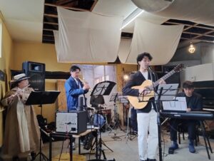 函館　春のバル街 小田島水産　店内　ライブ模様