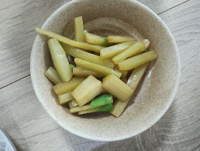 アスパラの茎のめんつゆ漬け