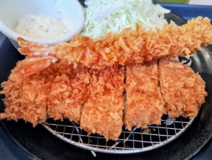 松のや　ロースカツ＆エビフライ定食　アップ