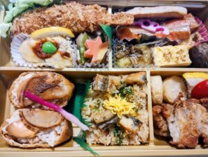 旬花のお弁当「味ごよみ四季」開けたところ