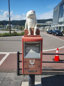 新函館北斗駅 ずーしーほっきいがお出迎え