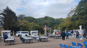 会場内のキッチンカー