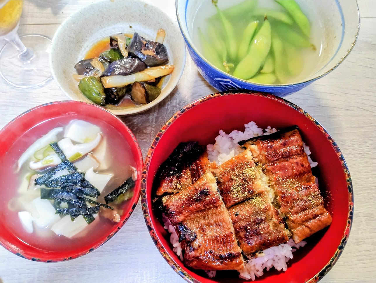 うなぎ　うな丼のある食卓