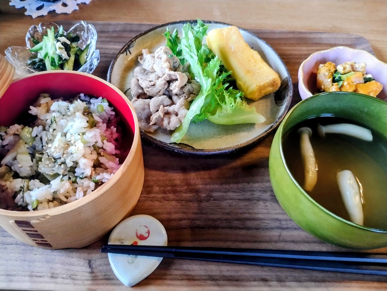 おなめし定食　わっぱを開けたところ
